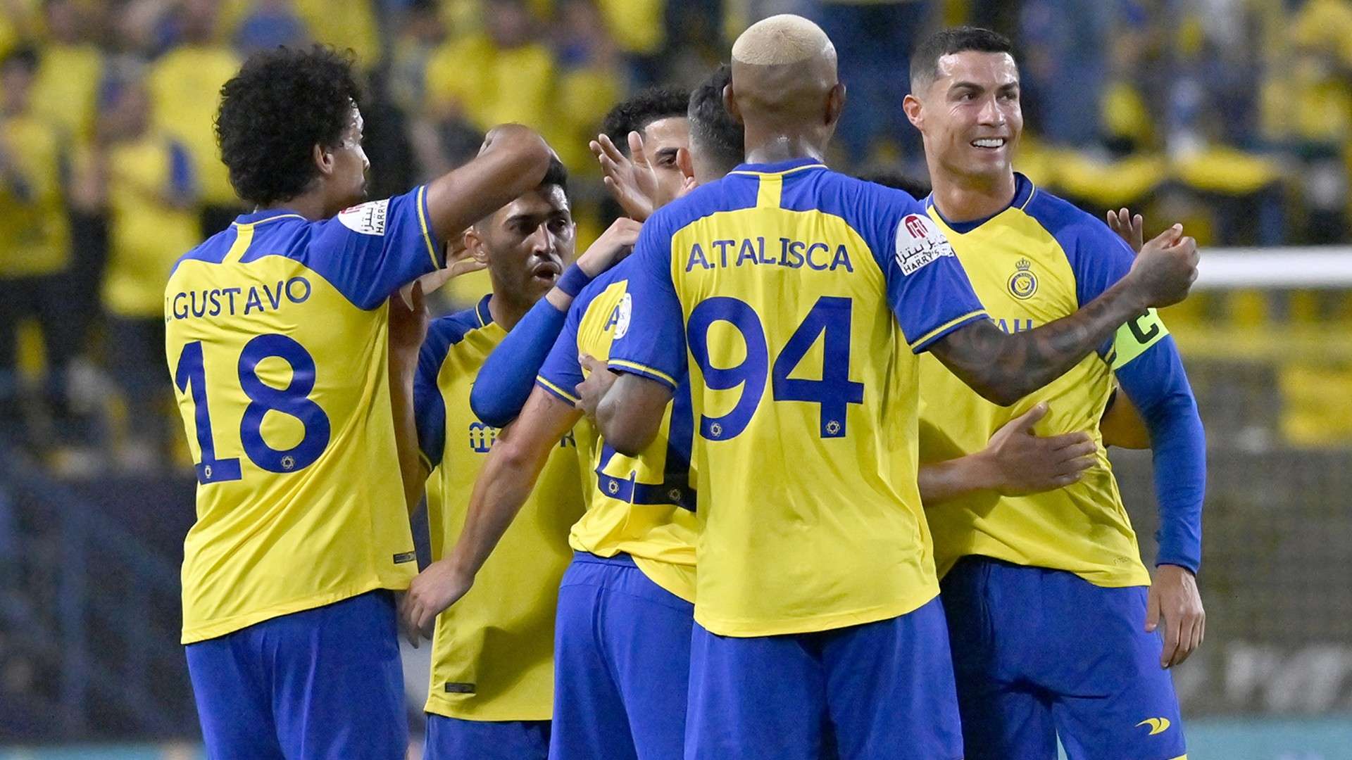 Players of Al-Nassr celebrate a goa