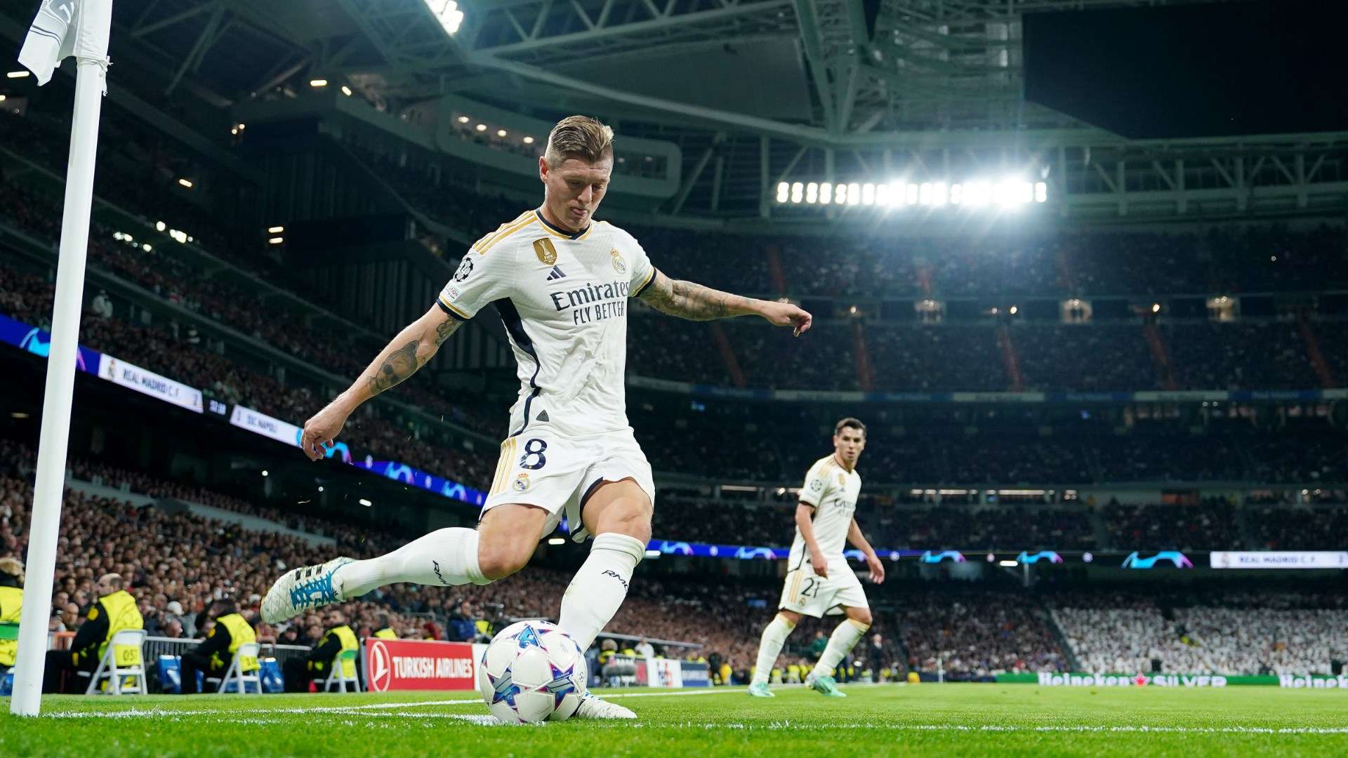 Toni Kroos corner Real Madrid Napoli 2023-24 Champions League