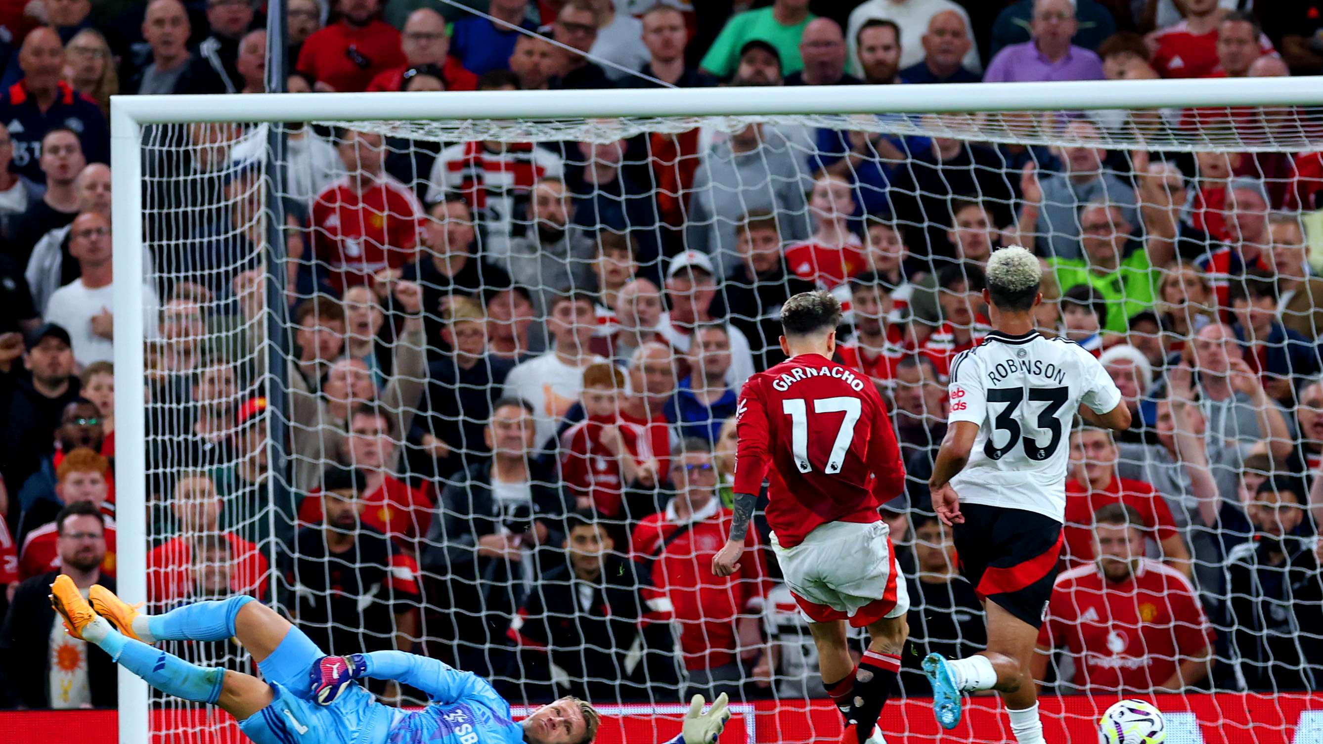 Manchester United FC v Fulham FC - Premier League