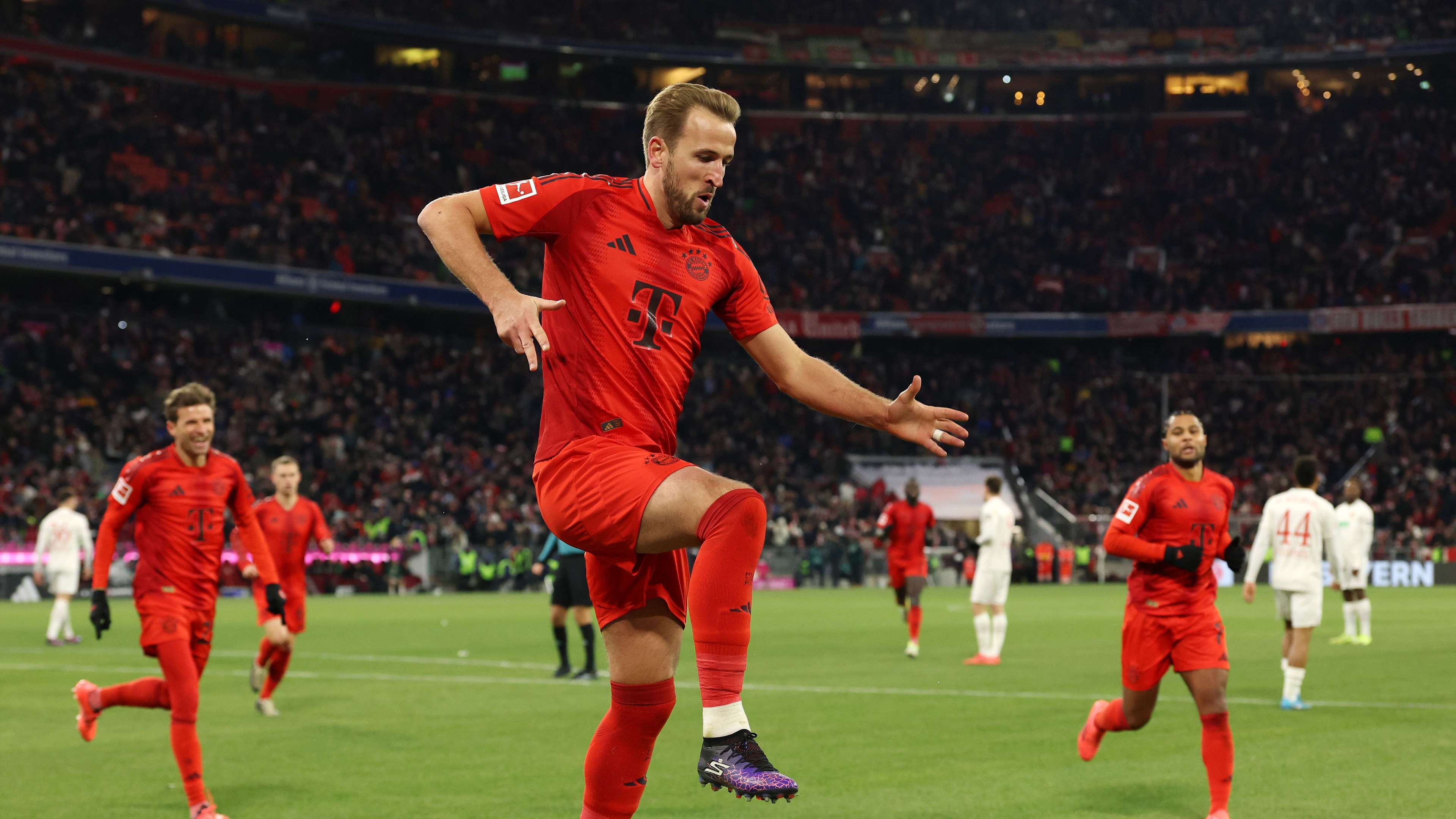 FC Bayern München v FC Augsburg - Bundesliga