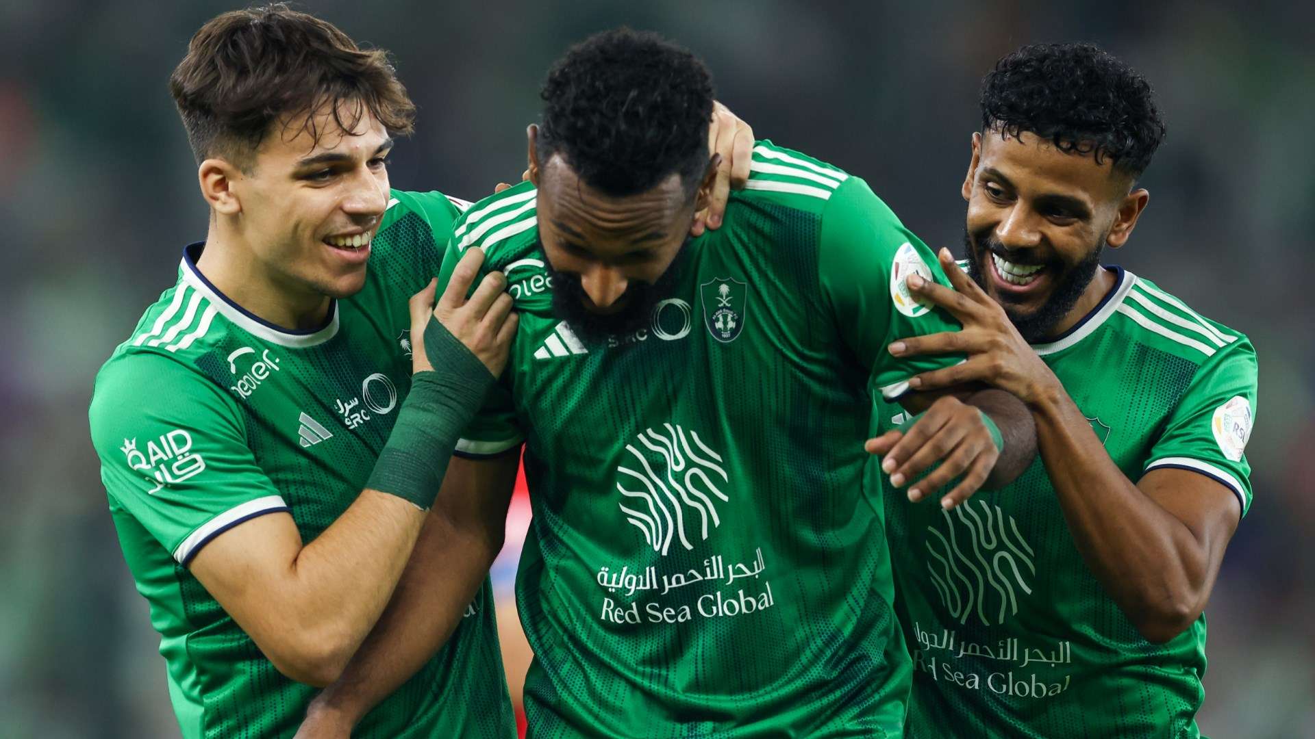 بنزيما يكشف عن سبب تفضيله الانضمام إلى الدوري السعودي 