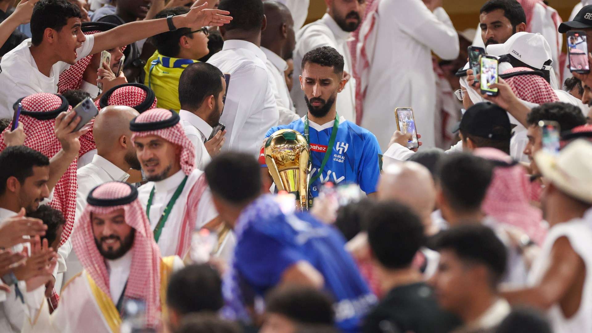 حصاد تشافي مع برشلونة بعد إعلانه الرحيل عن النادي 