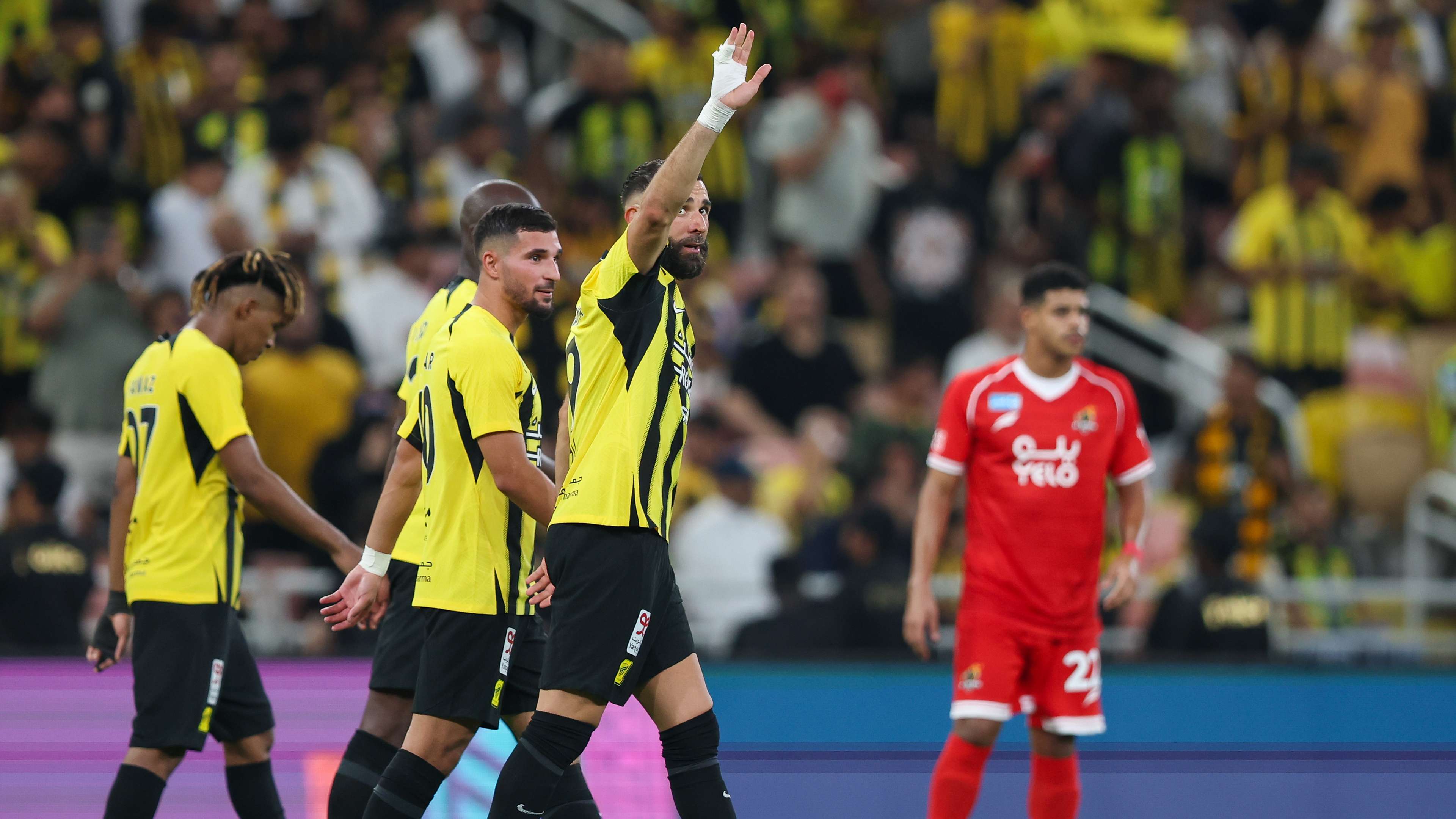 بالأخلاق تفوز على كوريا الجنوبية يا مانشيني .. و"ميسي الأردن" حل الهلال والاتحاد من مساومات محمد صلاح | 