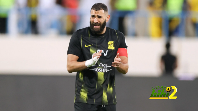 فيديو: بونو يتابع مباراة الهلال والفيحاء 