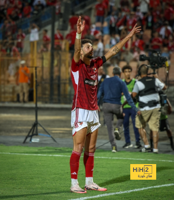 "شعرت أنني مهرج" .. مدرب الشباب يفتح النار على الحكم ويتهمه بإهداء الديربي للهلال! | 