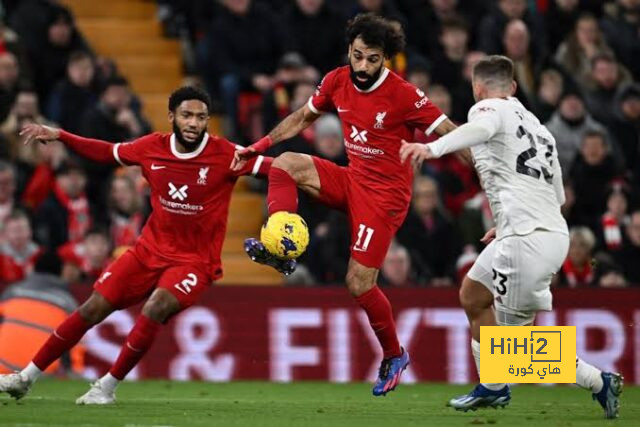 ليفربول مطالب بتمديد عقد ثلاثي الفريق 