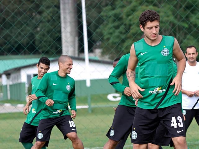 كيروش يعتذر عن عدم تدريب الزمالك ويرفض العودة لمصر حاليًا 