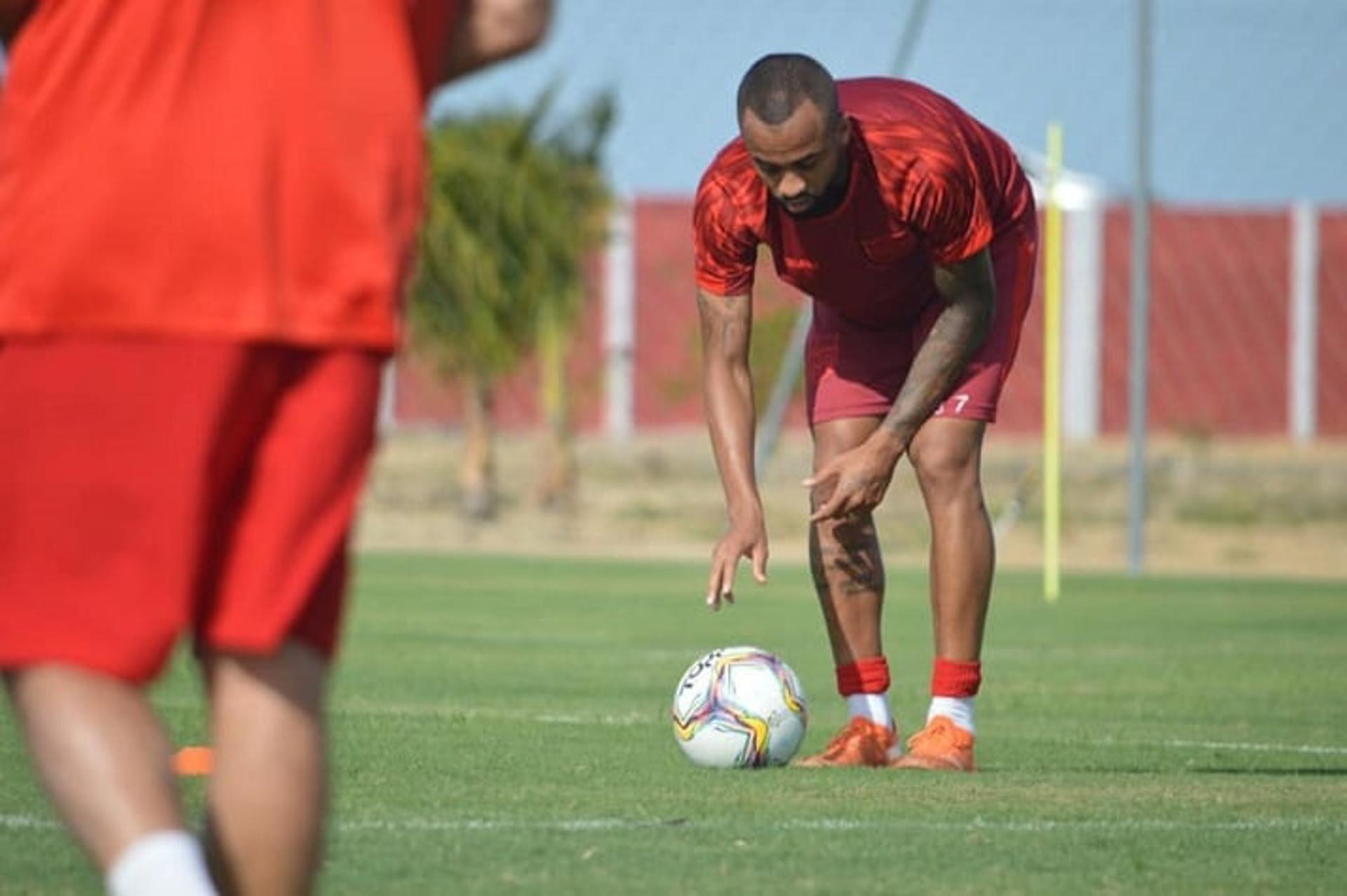 عين على جواو فيليكس في مباراة لاس بالماس 