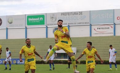 فان جال يحذر من قوة المنتخب الأمريكي 