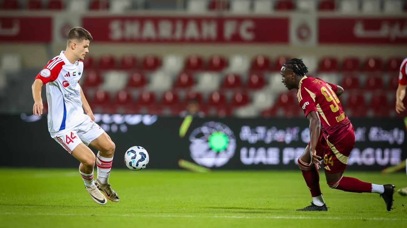 الهلال يتخطى الطائي بثلاثية فى الدوري السعودي 