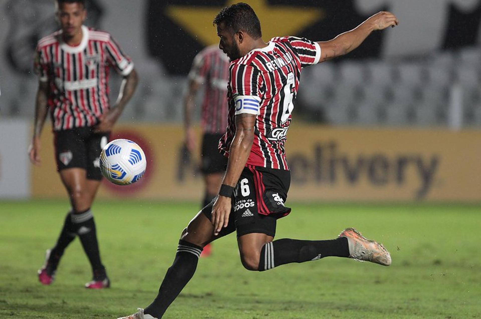 بيب جوارديولا "الصداع" الأكبر .. جدول عمل مزدحم لهوجو فيانا في مانشستر سيتي | 