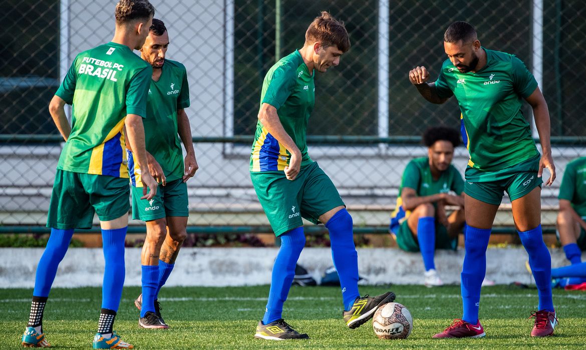 ماذا سيحدث داخل برشلونة إذا حقق لقب الدوري الأسباني هذا الموسم ؟ 