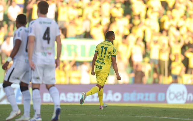 موقف كاراسكو من المشاركة مع الشباب أمام الهلال 