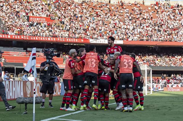 جوارديولا بايرن ميونخ مانشستر سيتي فيسنت كومباني رومينيجه  الدوري الألماني | 