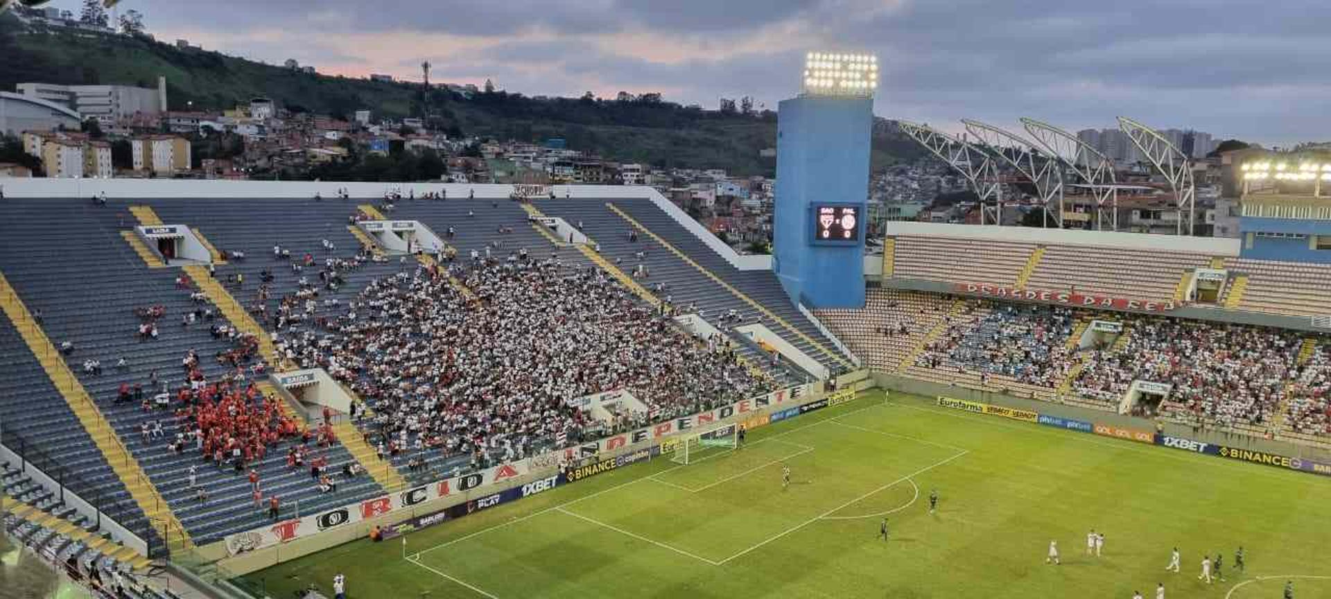 توتنهام يواجه بيرنلى اليوم لمطاردة المركز الرابع فى الدورى الإنجليزى 