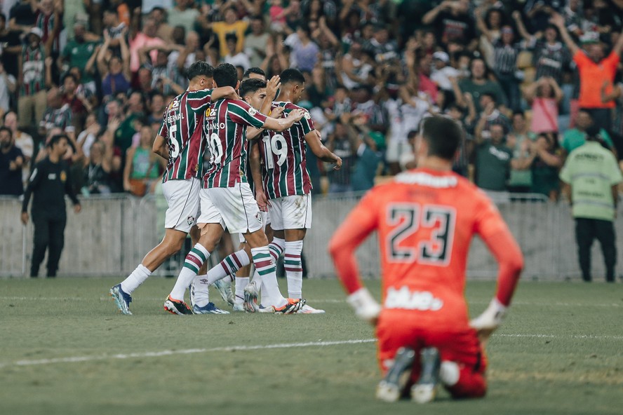 الذكاء الاصطناعي يحدد احتمالات بقاء صلاح و فان دايك و ارنولد في ليفربول 