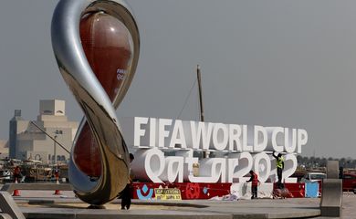 جاري نيفيل: كان لابد من إقامة كأس العالم في بلد عربي مسلم 