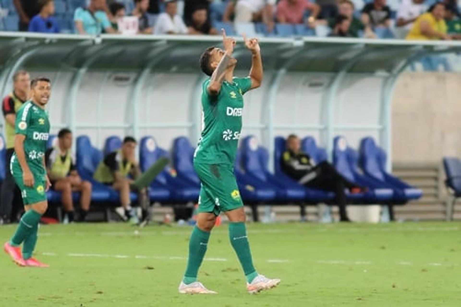 أرقام قد يحطمها نجم النصر رونالدو في اليورو 