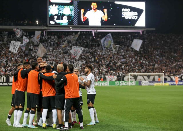 فيديو | وسط أفراح الانتصار بالديربي .. رئيس الطائي يتوعد الهلال | 