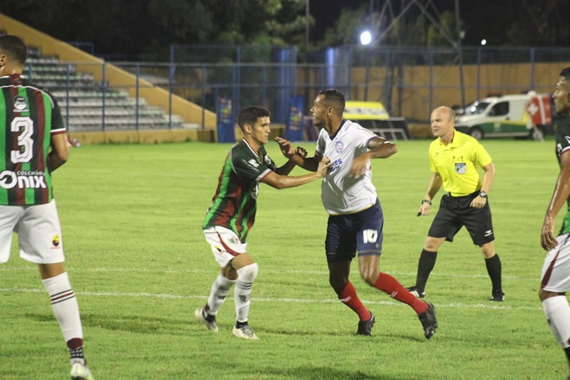 من هو النيجيرى لوكمان مهاجم إنجلترا السابق نجم نهائى الدورى الأوروبى؟ 