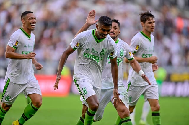 رونالدو يشارك في مهمة نقل كاسيميرو إلى الدوري السعودي 