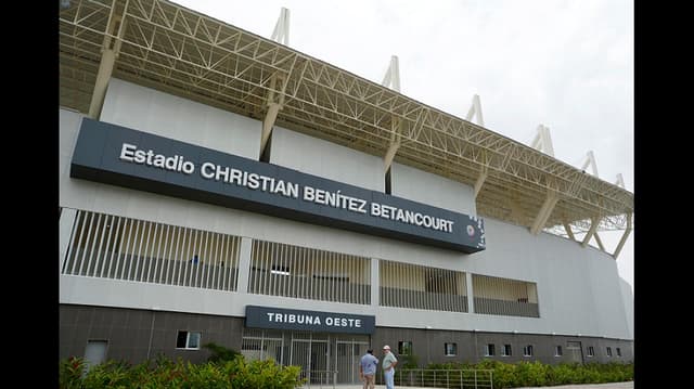 رئيس ريال مدريد يزور اللاعبين وأجواء رائعة فى التدريبات المفتوحة.. صور 