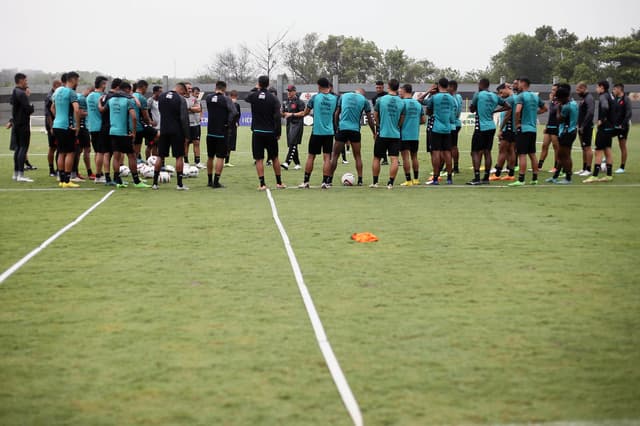 دوري الأبطال | باريس ينتزع بطاقة التأهل، وميلان إلى "اليوروباليج" وسقوط جديد لبرشلونة | 